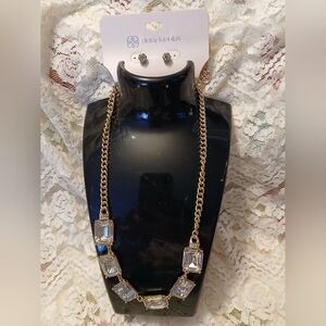 NWT Daisy Fuentes Set Necklace & Matching Earrings Gold Color W/ Clesr Accents